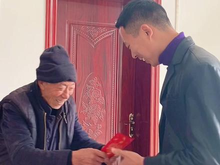 #团年了 #过年 #仪式感 今天是大年三十,祝福所有的朋友们新年快乐,虎虎生威。#开财门 #团年饭 #小时候过年