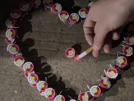 #彩菊烟花 成功点燃彩菊烟花正确放法#过年放烟花的快乐又回来了