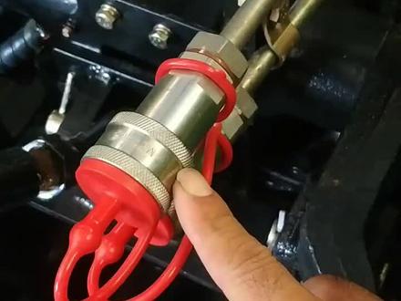 本期普及下拖拉机后动力输出接口,自卸拖的油管接入方式!