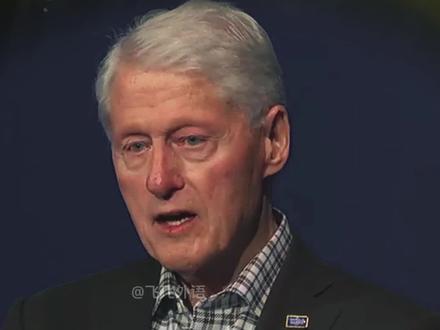 克林顿的访谈谈“对科技、经济和社会发展的见解” At the Masters of Scale Summit 2024 in October 2024, former President Bill Clinton shared his vision in a dialogue about America's social and economic development. He discussed several key themes: the importance of sustainable energy development including solar, wind, and nuclear power; the significance of technological advancement such as electric vehicles and charging infrastructure; the value of economic policies that support housing affordability and sustainable development; and most importantly, how diversity and inclusive development can drive innovation and strengthen communities. He emphasized the need for long-term planning in climate change mitigation and economic growth, while highlighting the potential of emerging technologies to bridge economic gaps between communities.#英语演讲 #学英语 #练口语