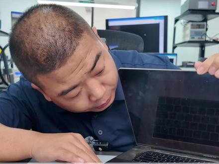 苹果电脑黑屏,换一根排线就解决了 #苹果电脑维修 #苹果笔记本维修 #苹果电脑黑屏 #Mac维修 #北京