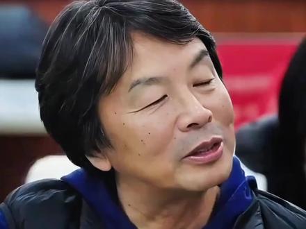 这个世界上最完美的爱情
从来都不是找到对的人
而是成为对的人