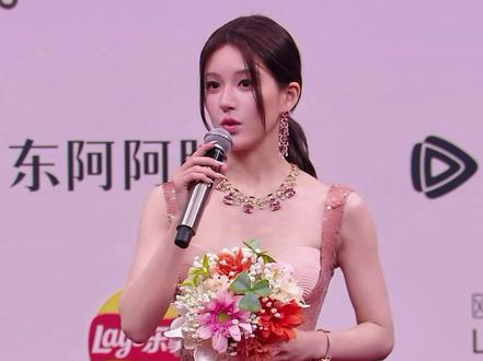 时隔两年 赵露思再次来到星光大赏!年冠压轴出场!#赵露思 #腾讯视频 #星光大赏 #许我耀眼 #青年创作者扶持计划