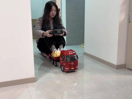 能拉人的半挂车模型,动力可以哦#申启模型 #汽车模型 #遥控车