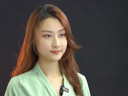 汽车贴#改色膜需要备案,需要注意四点:1.贴完改色膜后十天内到车管所报备;2.三种颜色以内或者不超过原车30%车身颜色,不需要变更行驶证;3.特殊车型颜色不能改;4.没有绿本可以申请借出绿本去办理。如果不想太麻烦,可以选择#贴隐形车衣,虽然颜色不能满足,但是至少起到了保护车身作用。#车膜 #车衣#汽车隔热膜