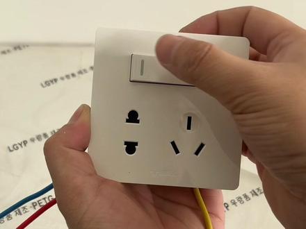 五孔插座带开关,开关控制插座是否通电的接线法#装修 #开关插座 #电工 #插座接线方法