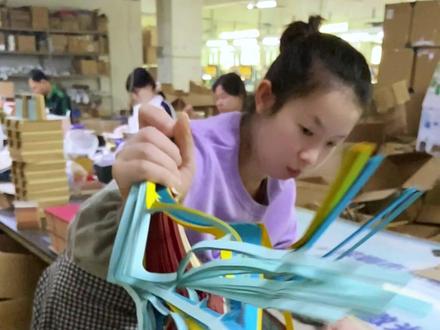 一天折一万个星星有用吗,还得看这个 #便签定制 #立体纸雕便签 #文创定制 #全景纸雕日历 #工厂实拍视频