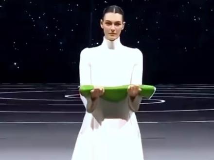 武大靖再启新程,从冰场到解说台,武大靖携手海洋至尊上线,在不同新领域都能闪闪发光!#武大靖 #为中国冰雪健儿加油 #海洋至尊 #海洋至尊三棱镜洁面