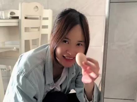 一秒就能把圆的锅盖把角落里的鸡蛋敲碎 #生活小技巧 #生活小常识 #小妙招大作用 #实用小技巧 #教你一招
