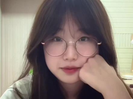 豆包你把我刘海当逗号用啊#真实生活分享官 #豆包ai #豆包打电话 #日常分享 #冷笑话