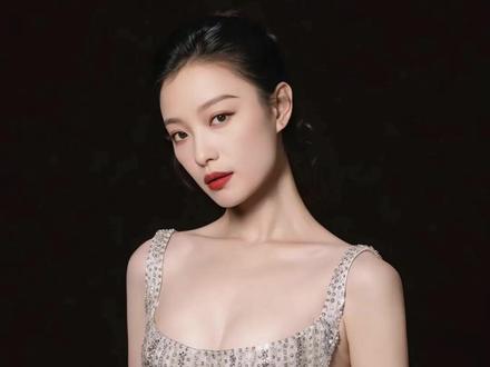 闫妮嗨翻、刘雅瑟封神、倪妮害羞,这波复仇摇我能循环亿遍