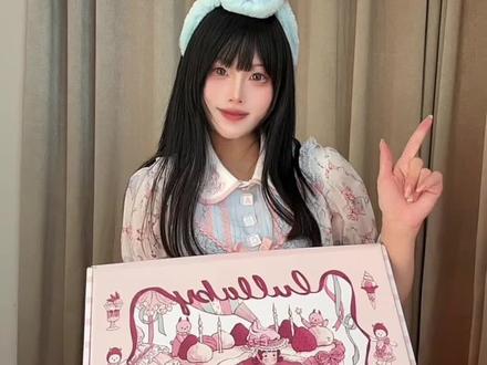 摇篮曲古董草莓墙测评!可爱doll感娃娃裙萌 裙子:摇篮曲 古董草莓墙
身材肤色没有p,脸高p
#吃我一波lolita安利 #lolita #古董娃娃墙 #摇篮曲lolita #苹果型身材显瘦不费力