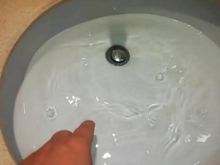 洗手盆堵塞不去水,自己动手,简单疏通可省100元,你学会了吗?