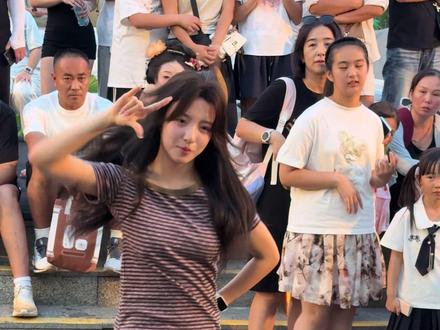 好可爱好有活力 #itsme舞蹈 #illit #清明上河园 #人类对清明上河园的开发不足百分之一 #张子墨keira