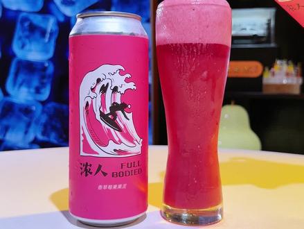 一开始还觉得太夸张,喝了一口之后才知道一点都不夸张!! #果泥啤酒 #一口喝到这个夏天 #无限回购的宝藏单品 #来一杯夏日限定微醺 #谁懂这一口的好喝程度
