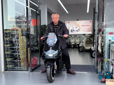 欢迎大家前来试骑#信阳雅迪 #雅迪电动车 #雅迪白鲨