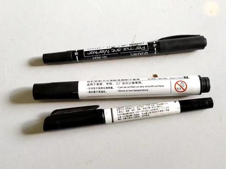 油性笔迹怎么样才能清理干净?原来只需用滴点它,轻松去除不留印#清除马克笔 #清理小技巧 #油性笔迹去除小妙招 #科普知识 #小发明大作用 #记号笔 #生活妙招分享 #涨知识了 #水电工知识分享 #科普掘金计划