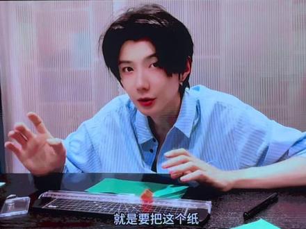 云熠香港演唱会完整版 随机掉落定制物料vlog来啦!#郝熠然 篇。主页里有视频码哦,去扫一扫吧,欢迎补充!#云熠香港 #郝熠然全肯定