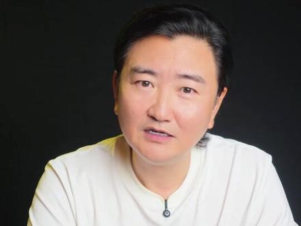 新京报扎心六字定论:有学历没文化”
不是嘲讽,是照妖镜。
因为真正的文化,
不是你在南泥湾表演悲伤、
不是你在直播间虚构人设,
而是你心里能冒出哪怕一丝的羞耻。#相宜#自我检讨#南泥湾#博士#真实生活分享计划@李雨禅在陕西