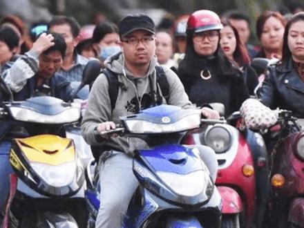 风靡全国的电瓶车,为什么欧美没人骑?是他们买不起吗? #社会百态 #电瓶车 #电动车