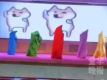 #这舞姿这步伐 无脸男表演确实已经社恐了。
