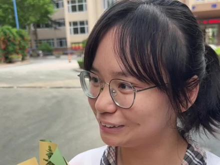 青岛58中学生毛安可报考清华大学核工程专业被录取,她说:选这个专业就是为了将来能报效祖国!日前,中国核电在青岛大众网的视频中评论力挺:强核报国,创新奉献,中国核电欢迎您呦!#清华大学#中国核电#青岛姑娘#录取通知书