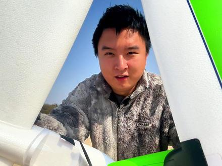 一分钟讲明白! 小白如何挑选固定翼入门机 从未接触过固定翼无人机?别担心!给你介绍两款固定翼无人机入门的绝佳选择!
推荐机型一:天捷力冲浪者
特点:腰推滑翔机翼形设计,手抛滑降操作简单。
优势:适合锻炼手抛起降能力,体验气流操控的乐趣,为未来FPV或行业无人机飞行打下基础。
推荐机型二:守护者
特点:前拉常规布局,前三点式起落架(前起落架带弹簧)。
优势:稳定性高,适合新手练习带起落架飞机的操作,是入门带起落架固定翼的理想选择。
选择建议:两款机型并无好坏之分,关键在于你的兴趣方向。想体验滑翔乐趣?选冲浪者!想学习带起落架飞行?守护者是首选!
无论选择哪款机型,都能让你轻松开启固定翼无人机的飞行之旅!如果有疑问,欢迎在评论区留言,我们将为你解答。
关注我们,带你探索更多无人机的无限可能!
#无人机 #固定翼无人机 #固定翼fpv #固定翼 #穿越机