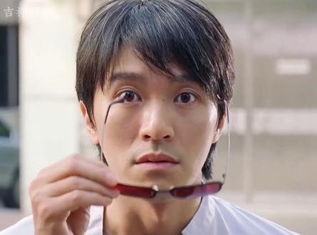 央视六公主这波,终于替周星驰讨回了迟来几十年的公道 #央视六公主 #周星驰 #经典电影 #爱国艺人 #娱乐评论大赏