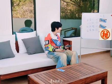 甜品组的甜宝甜神 两个萌人互盯好可爱了吧#橹穆#王橹杰#穆祉丞#族综#甜品组