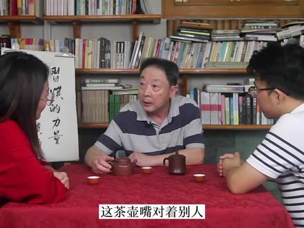 倒茶、喝茶、端茶...有点小讲究。#开学抖出知识点 #传统文化 #涨知识 #茶文化 #茶礼仪 @抖音青少年 #寒假充电计划