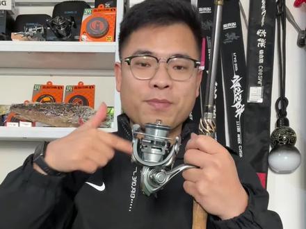 熊王的旗舰纺车轮,摇轮绵密很丝滑手感很不错#纺车轮#路亚纺车轮#熊王宙斯二代纺车轮#纺车轮选择#远投纺车轮