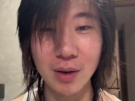 闲鱼低价商品+引流公众号,到底是什么套路? 你们有没有在闲鱼上遇到过这种情况?
一个人一天上架几十个商品,价格比正常二手便宜20%左右,图片最后一张永远放一个微信公众号。
然后公众号里又让你回闲鱼下单。
我就纳闷了——在闲鱼下单,钱是可以退回来的呀,那他怎么骗我?
我去抖音搜了一圈,说的都是“让你去微信转账”那种,跟这个不太一样。
说实话我特别好奇,甚至想亲自下一单,看看他到底用什么办法把钱搞走。
但又有点不敢,搞得我现在看闲鱼都有点怕。
结果我刚才又去看了一眼他的主页,只剩3个商品了,而且全都被拍走了。
我想当一回“勇士”去试试,也来不及了。
有没有人知道这到底是什么套路?
我直觉告诉我,这事一定不对。
#闲鱼 #二手交易 #骗局揭秘 #闲鱼避坑 #网络诈骗