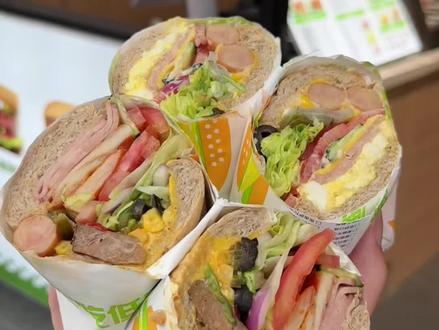 记住步行街这个位置 治也三明治🥪现烤的才美味!
#滕州美食 #三明治 #轻食简餐 #街边美食