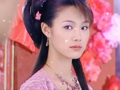 "消失12年的于娜曾是海岩剧女神如今靠这张脸重回热搜?