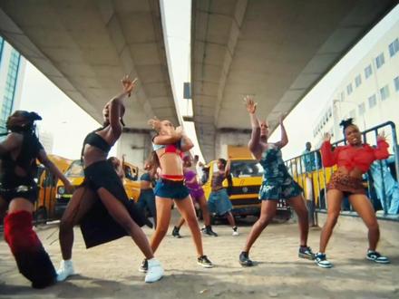 #上热门 #音乐分享 Little Mix 的成员终于单飞出歌了Leigh-Anne《My Love (feat. Ayra Starr)》