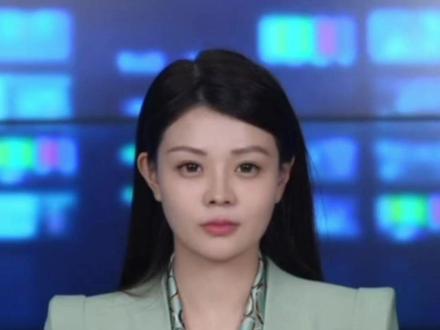 南宁环卫阿姨被要求逐个清理石缝积水 网友质疑景区管理者故意“刁难” 当地回应:未带拖把,遂用抹布临时处理 #今播报 #南宁环卫阿姨