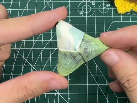 谁还不会折这个小粽子,只需三张便签纸,超简单#折纸教程视频 #手工 #儿童手工折纸 #折纸粽子 #简单易学的折纸教程