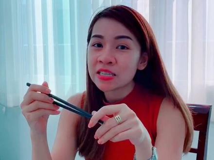 我喜欢用筷子吃饭、说的不对不要笑我,不好意思中文学的不好😄#筷子筷子 #我是泰国的 @泰好学教育咨询