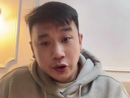 健美圈又传来噩耗?
大家在默默的倒掉
(高达蛋白粉?)#健美圈 #健美圈传来噩耗 #健美 #健身 #冯教兽