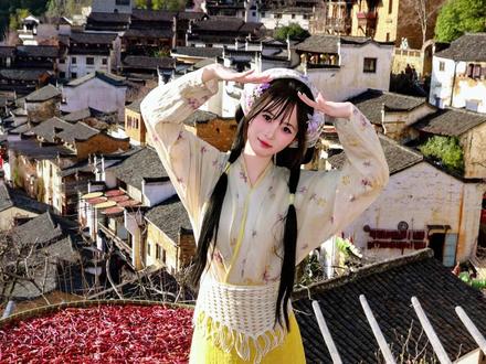 过年人多也能拍晒秋❓❓❓
当然可以啦~跟着摄影师轻松打卡特色点位❗️
还能给姐妹们拍出美美的照片🔅🔅🔅
给姐妹们不一样的体验🥳🥳
#女摄影师的日常
#婺源篁岭拍照