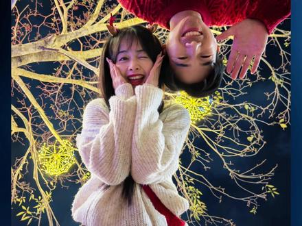 跨年约会拍照 夜景也可以包出片!
跨年夜当然要拍照记录啦
全程举着荣耀Magic8 Pro咔咔拍,(按一下侧边的AI物理按键就秒切相机模式,抓拍很快!)2亿超夜神长焦+超强防抖 妥妥出片!
怼脸拍都不用修图,放大3.7倍到10倍随便切,构图自由拿捏了
拍完忍不住欣赏手机颜值!跨年拿在手里都像个时尚单品✨
对啦还有两个神仙功能!
一键AI追色 复制网图的氛围感色调,出片真的就像开挂一样!
废片记得别删!AI修图一键救场,让废片重生 幸福啦
续航也很顶,安全感拉满💯
#荣耀Magic8#夜色里的中国 #日落后追光 #情侣跨年拍照 #情侣拍照