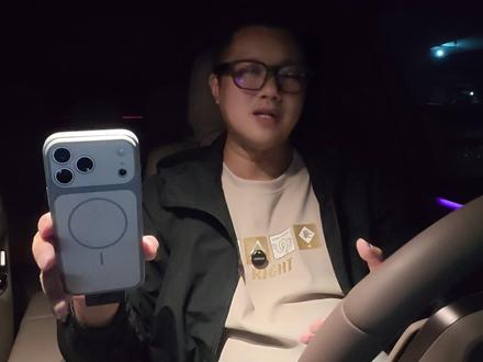 OTA8.4 理想单踏板模式来了 你敢用吗? #理想AI眼镜Livis#支持主驾独立声场,
双音源模式可选,分区畅听互不干扰。
🖼️大家期待的绿联云App即将在应用商店上新,
把“家”里的影音库,装进“移动的家”。
好评如潮的「艺术相框」也有全新盲盒款#理想AI眼镜 ,
每次开启,都有新惊喜!
🚗还有VLA司机大模型持续进化,
红绿灯通行更舒适,匝道通行更高效。
🎊18项新增功能,7项体验优化。