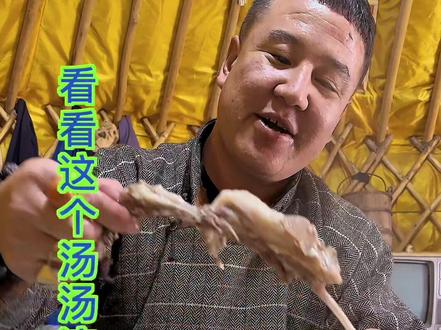 牧民日常生活…简单的吃个肥肥的羊排算了哇让你们馋受不了哈哈……#三农 #新农人计划2023 #草原美食 #乡村守护人 @抖音小助手