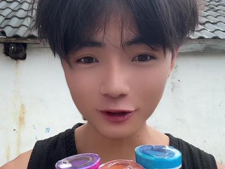 这种彩色烟雾弹真有意思