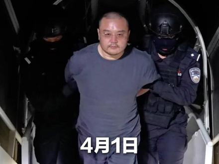 陈志犯罪集团核心骨干成员李雄被押解回国。李雄曾任太子集团旗下汇旺集团董事长,涉嫌开设赌场、诈骗、非法经营、掩饰隐瞒犯罪所得等多项犯罪。(总台央视记者 朱云)