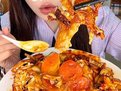 不允许你没吃过! #公瑾爆蛋 #鸡蛋 #复刻公瑾爆蛋 #猪包吃播