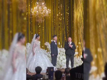 郭德纲干儿子陶阳的婚礼,在北京德云红事会馆盛大举行。#陶阳#郭德纲#郭麒麟