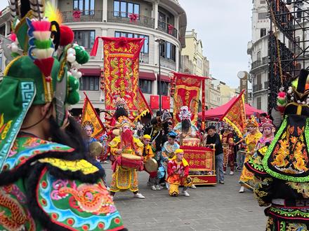 今天下午3点,汕头小公园还有英歌队表演哦,快来现场感受一下!
@金浦青年英歌队(郑灿彬)
#潮汕英歌舞把年味拉满了 #接下来的潮汕过年氛围感 #潮汕真是一个让人着迷的地方 #英歌舞 #潮汕英歌舞