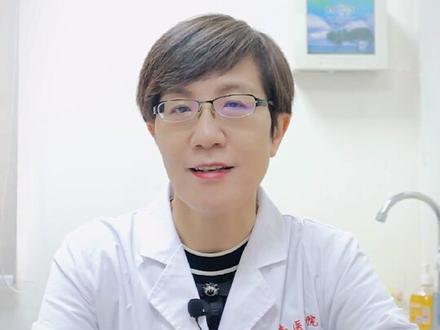 #银屑病 很难看,得过的朋友都说很痛苦,那得了银屑病应该怎么办呢?这个视频告诉你,快转给有需要的人看看吧。#医学科普 #皮肤