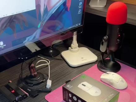 #欢迎光临我的生活 雷蛇又出了新鼠标,炼狱蝰蛇V3PRO 升级了新的传感器和第三代光微动,可以适配最新的4K轮训率接收器#开箱视频 #外设开箱